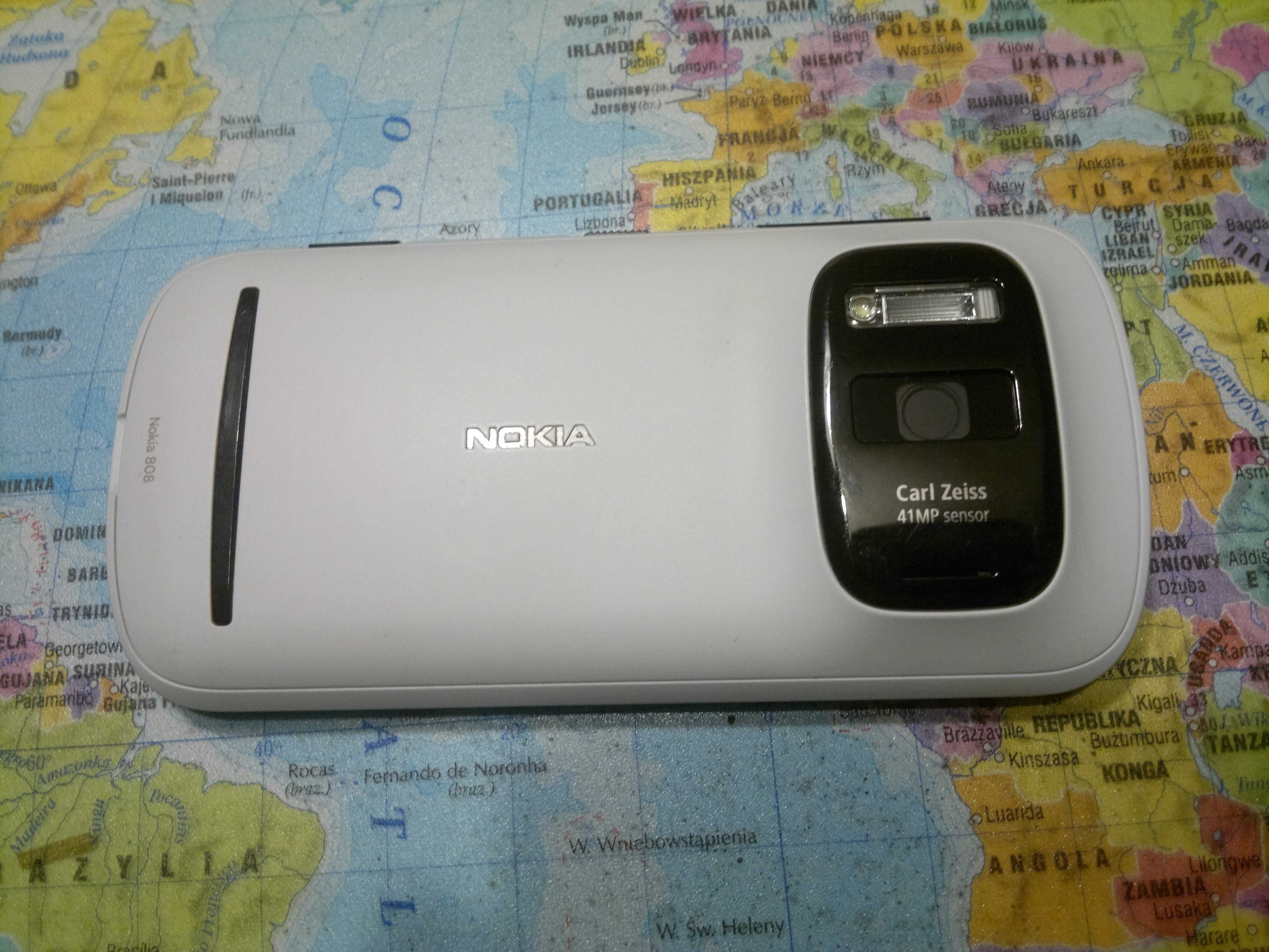 NOKIA 808 PureView z oryginalnym  pudełkiem