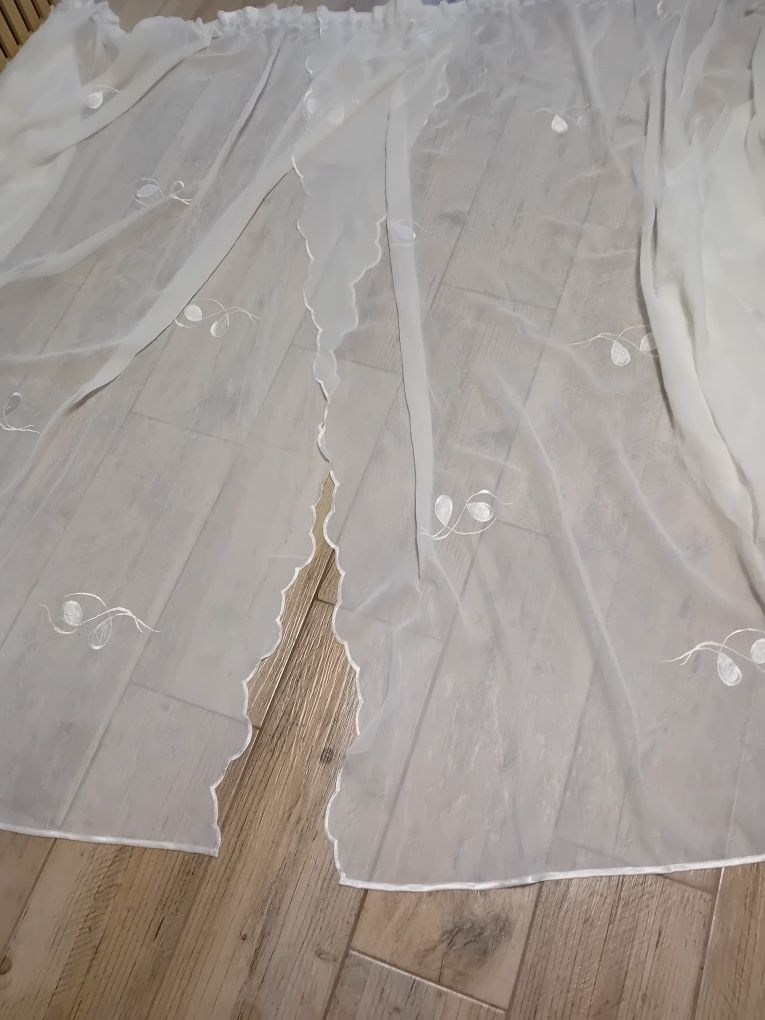 Duża firana z rozcięciem posrodku 530 cm