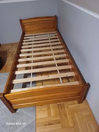 Lakierowane  drewniane łóżko sosnowe 90×200 + szafka nocna