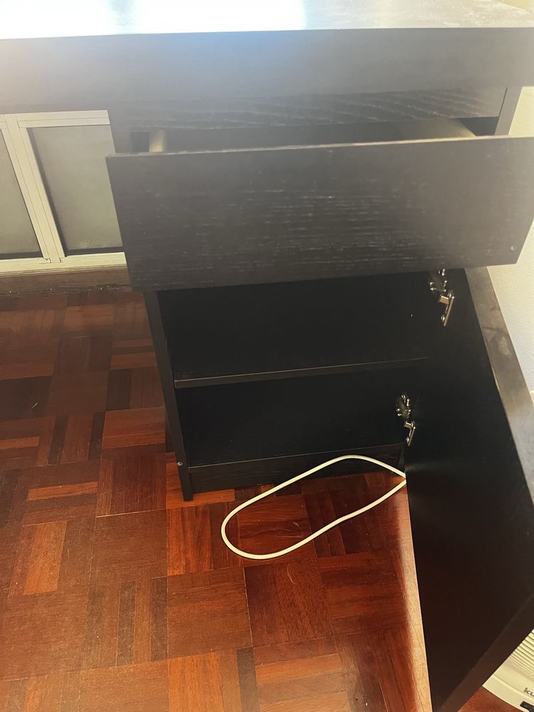 Secretária usada modelo MALM do IKEA