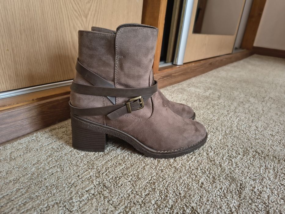 Жіночі черевики / казаки Graceland, ідеальний стан