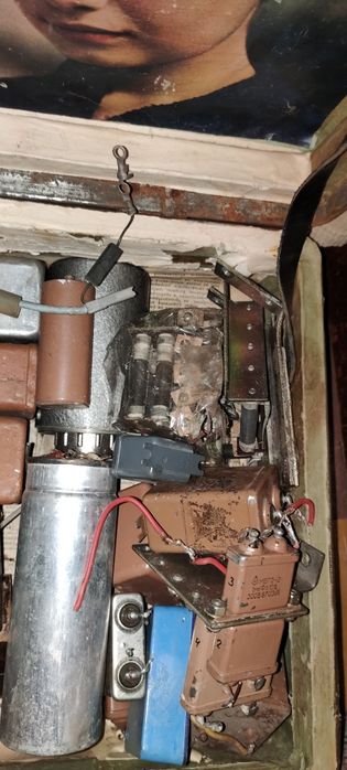 Конденсатори, резистори,радіо деталі.