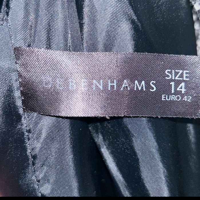 Płaszcz DEBENHAMS r. XL 14 eu 42 damski
Oryginalne -Nowe  
Rozmiar 39