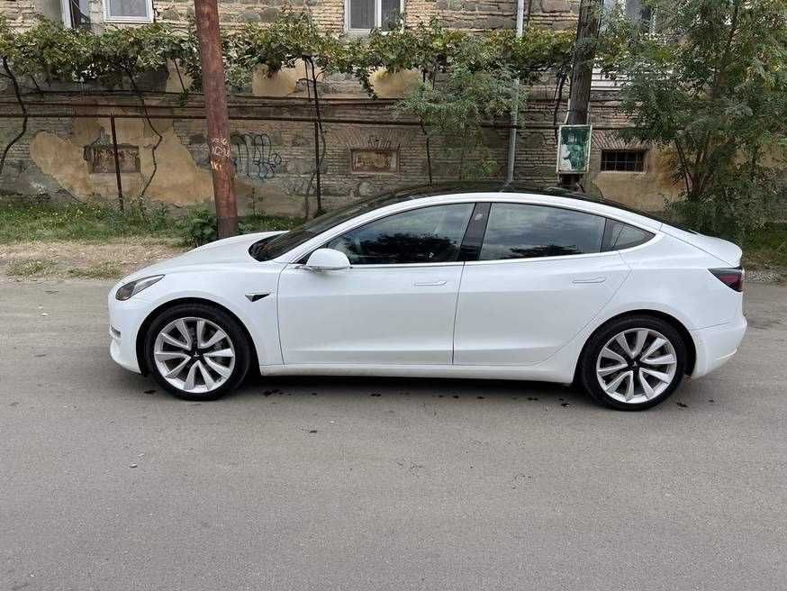 Tesla model 3 long range Performance