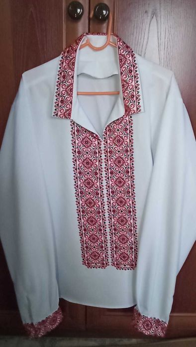 Продається чоловіча вишиванка 52-54 розміру