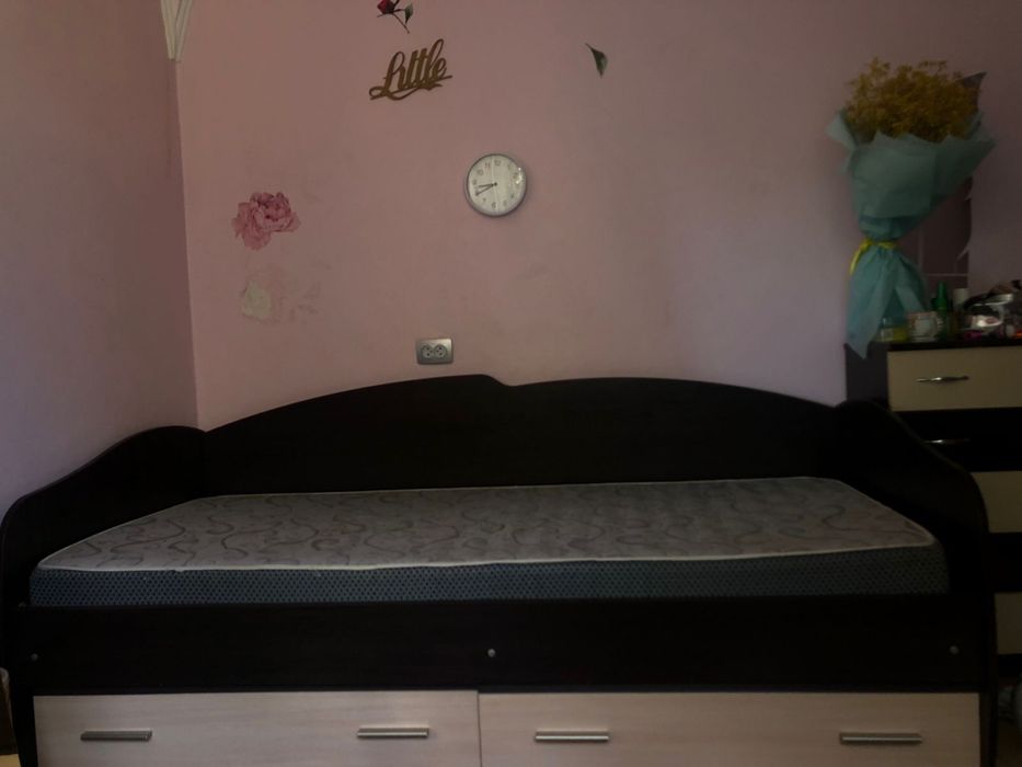 Ліжко з матрасом продам бажано Ужгород Самовивіз