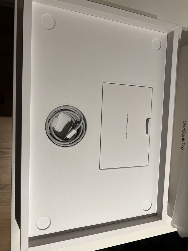 macbook pro/ 16' / i9 / 64 gb ram / 1 T ssd / 2019