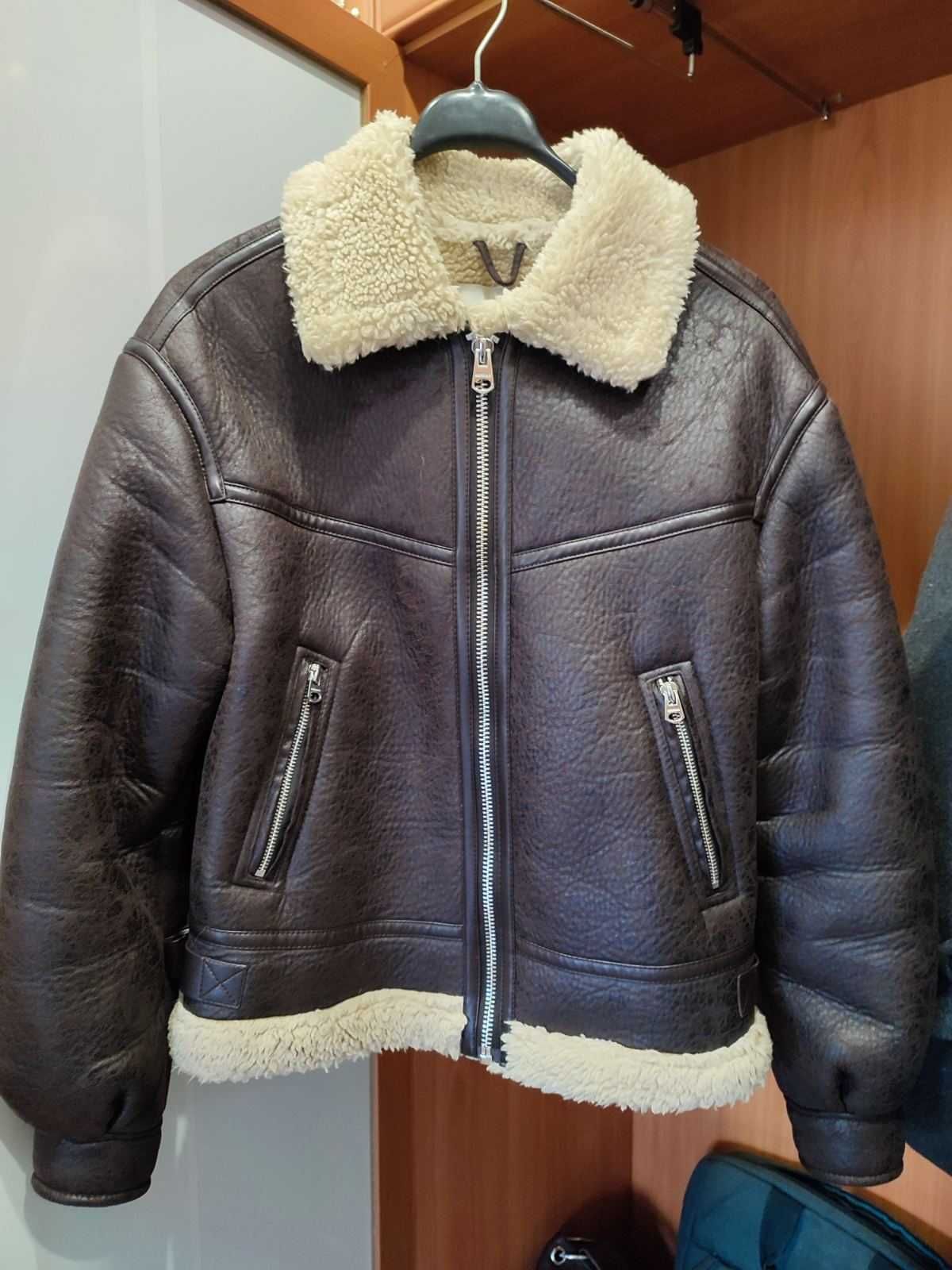 Женская куртка авиаторка Bershka (размер М)