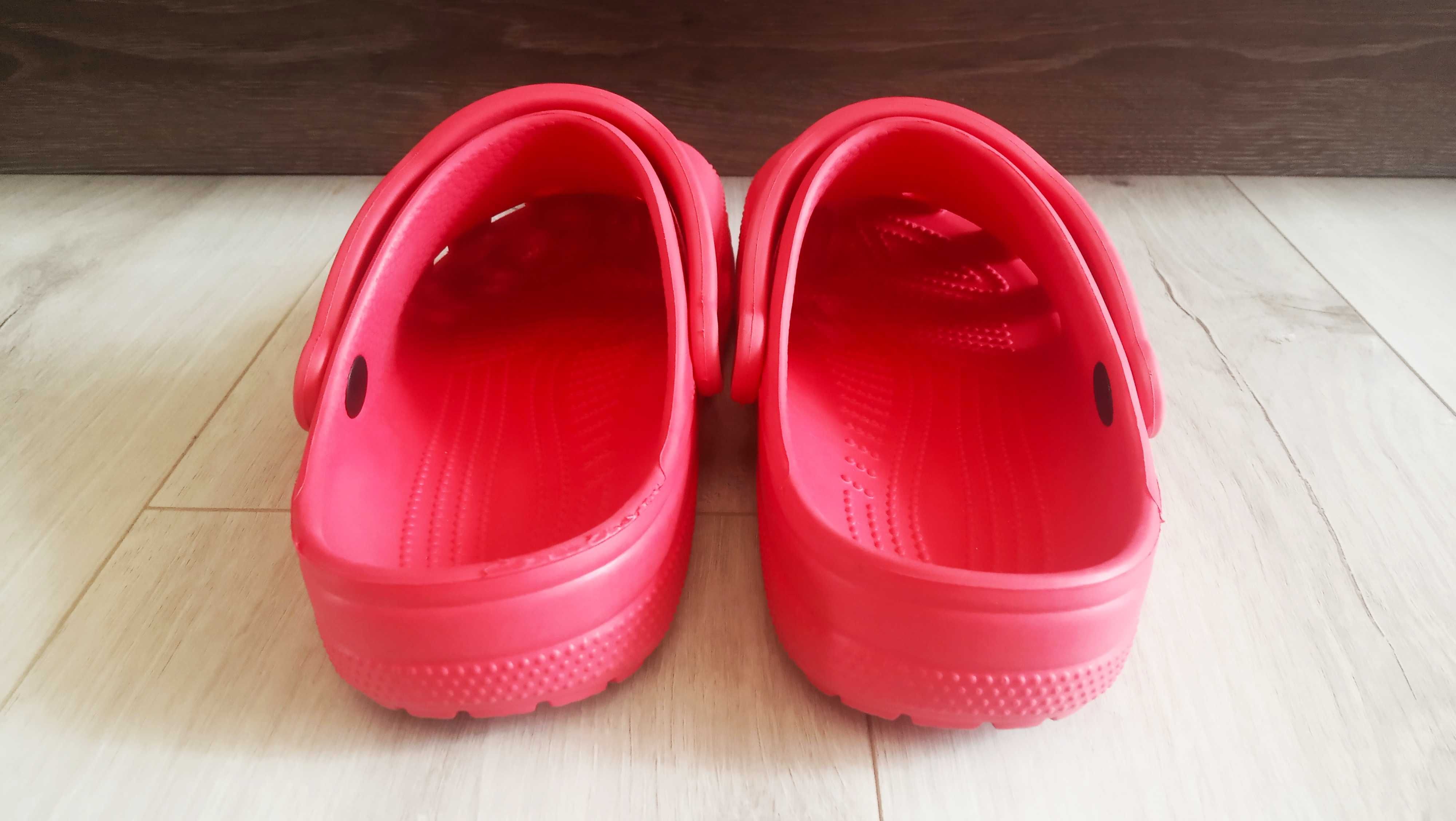 Crocs Classic clag klapki M5 W7 czerwone
