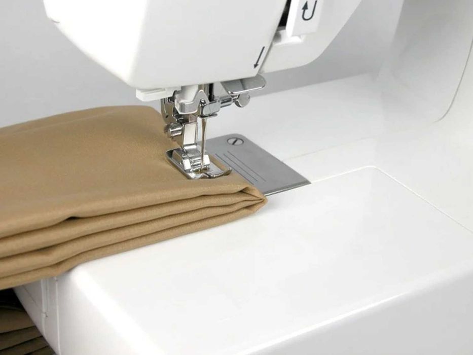 Професійна швейна машина / Швейная машинка Carina Professional