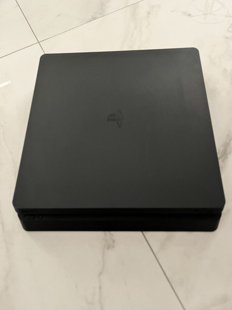 Konsola PlayStation 4