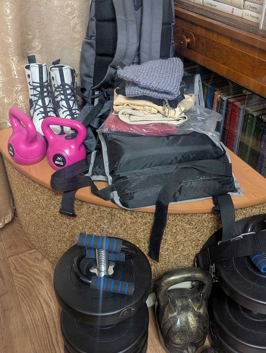 Продам полицю і тумбу-комод трикутник, частини від стінки, антресолі