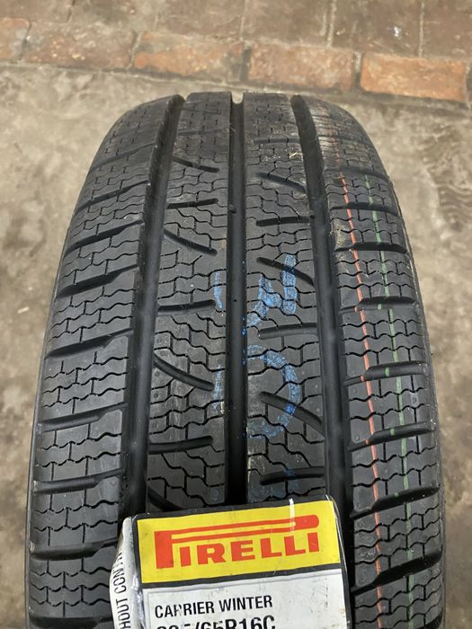 Jedna Nowa Opona 235/65R16C 118/116R 10PR Pirelli Carrier Winter