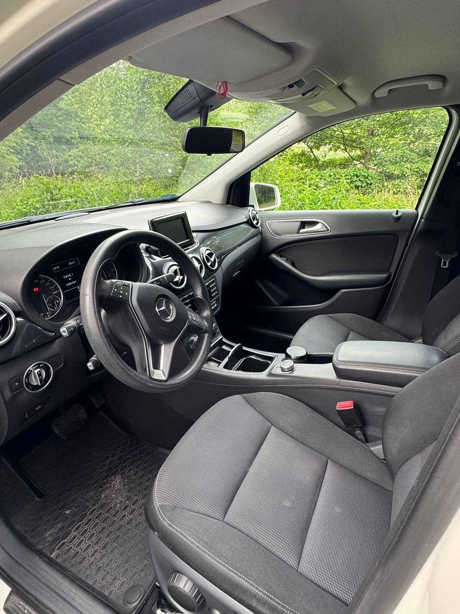 Mercedes Benz B180