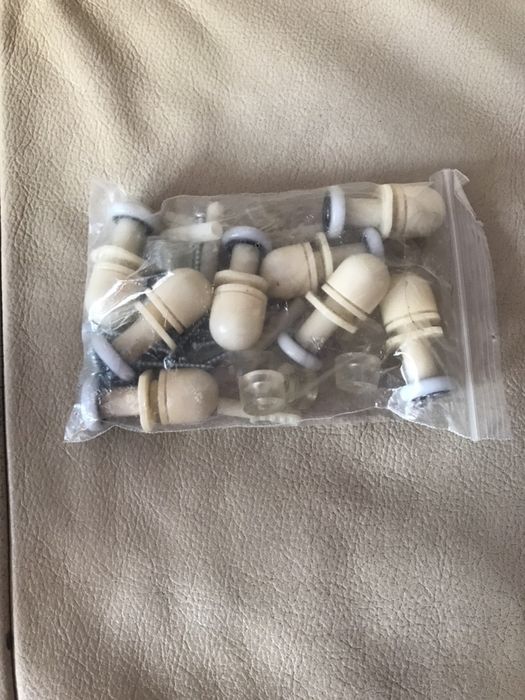 колесики к душевой кабине 260 грн, ручка 60 грн