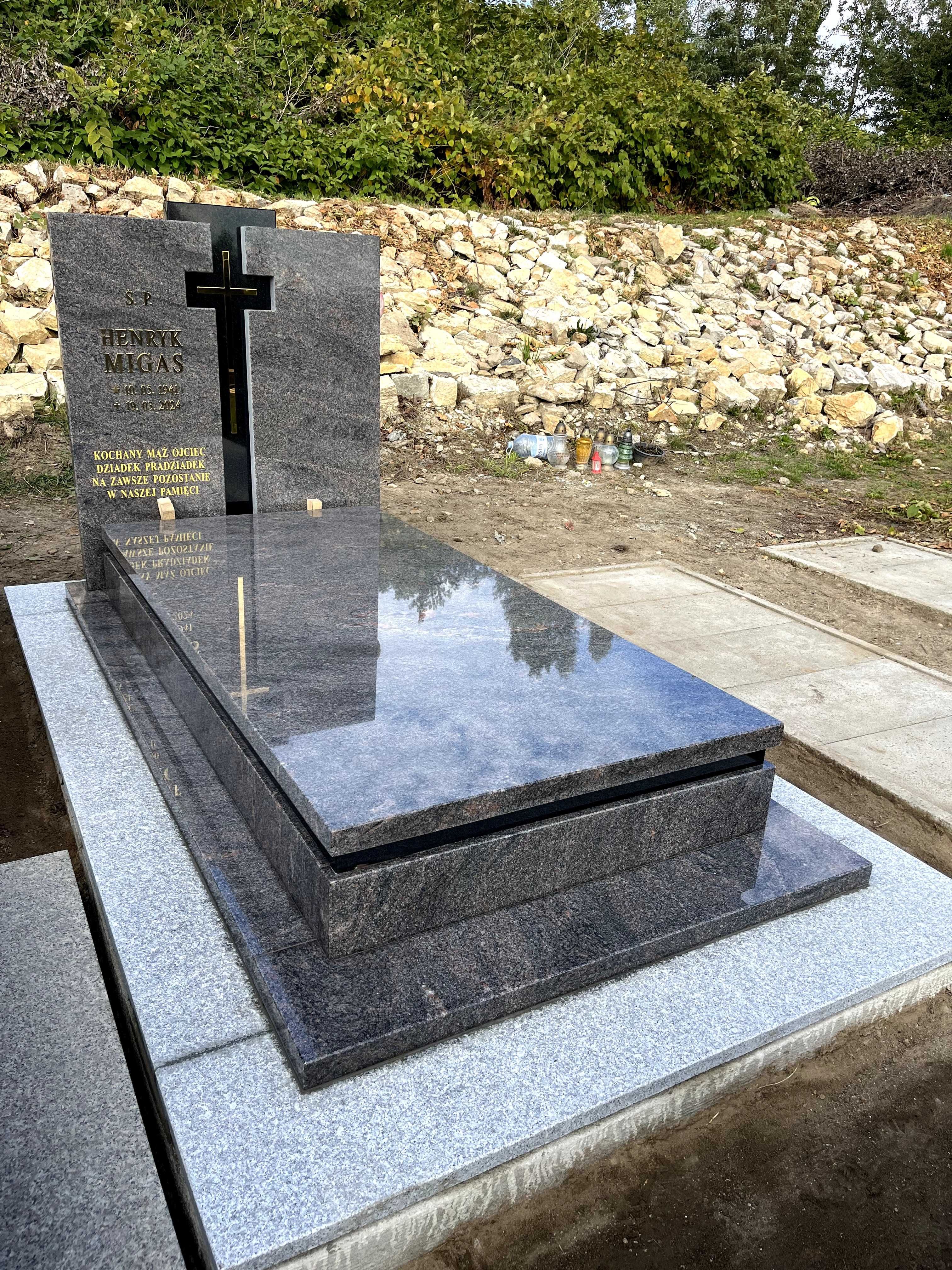 Nagrobek granitowy HIMALAYA BRYŁA