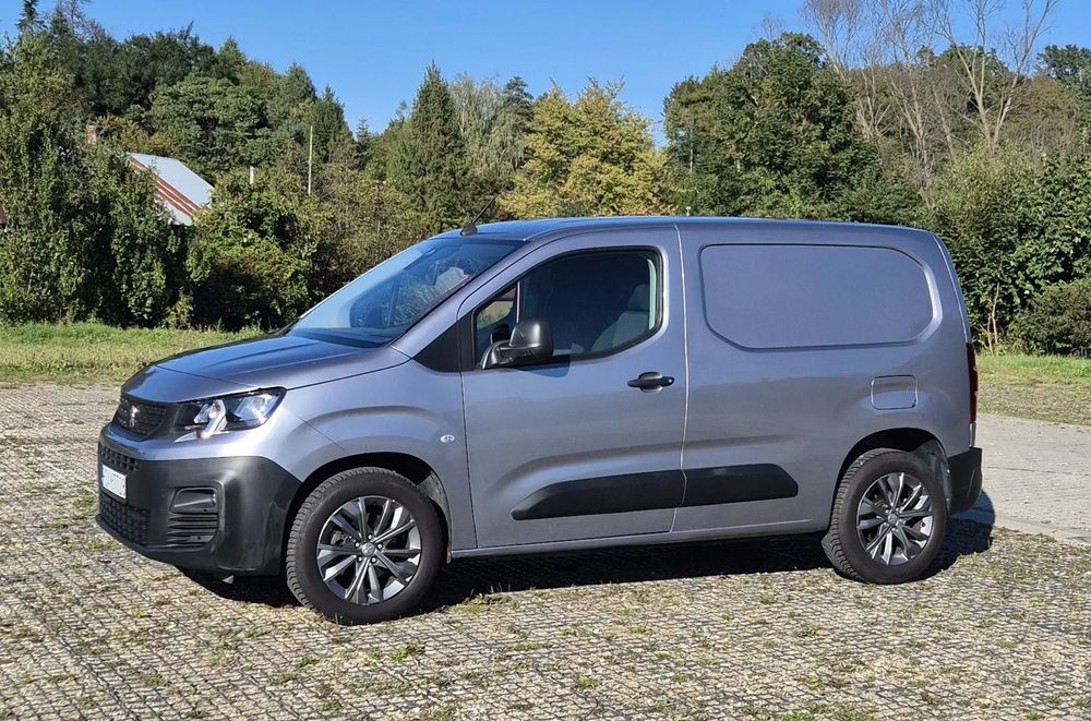 Peugeot Partner EAT8 Automat  Automat EAT8 Navi Aktywny Tempomat Wersja Asphalt