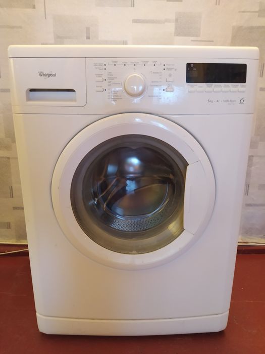 Продам стиральную машинку Whirlpool AWS 51011