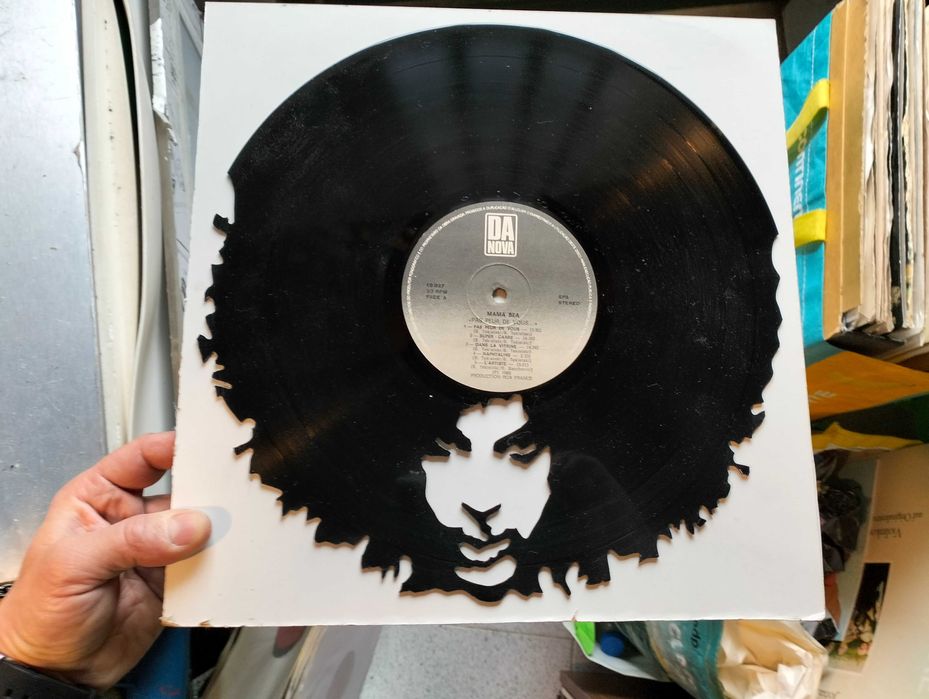 Silhueta decorativa Prince feita de um disco de vinil LP