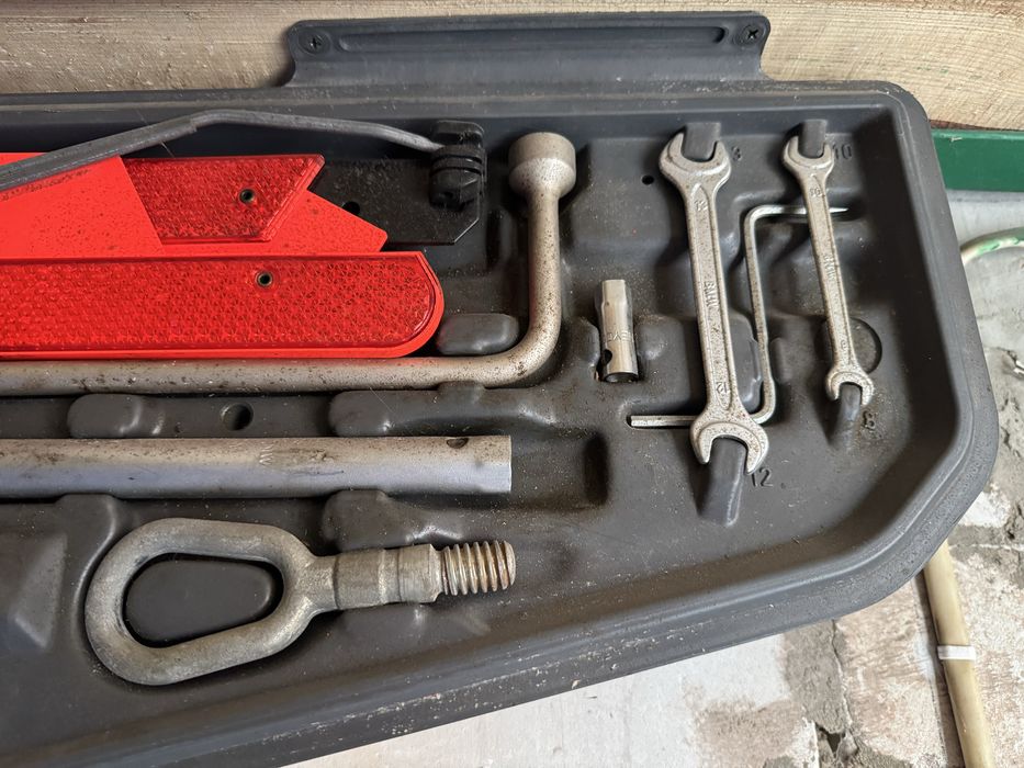 BMW - оригинальный набор инструмента