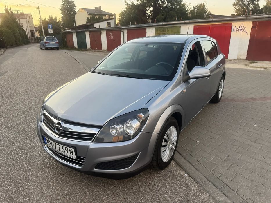 Opel Astra Salon Polska 2011r Oryginalny lakier i przebieg 189 tys.km. Super Stan