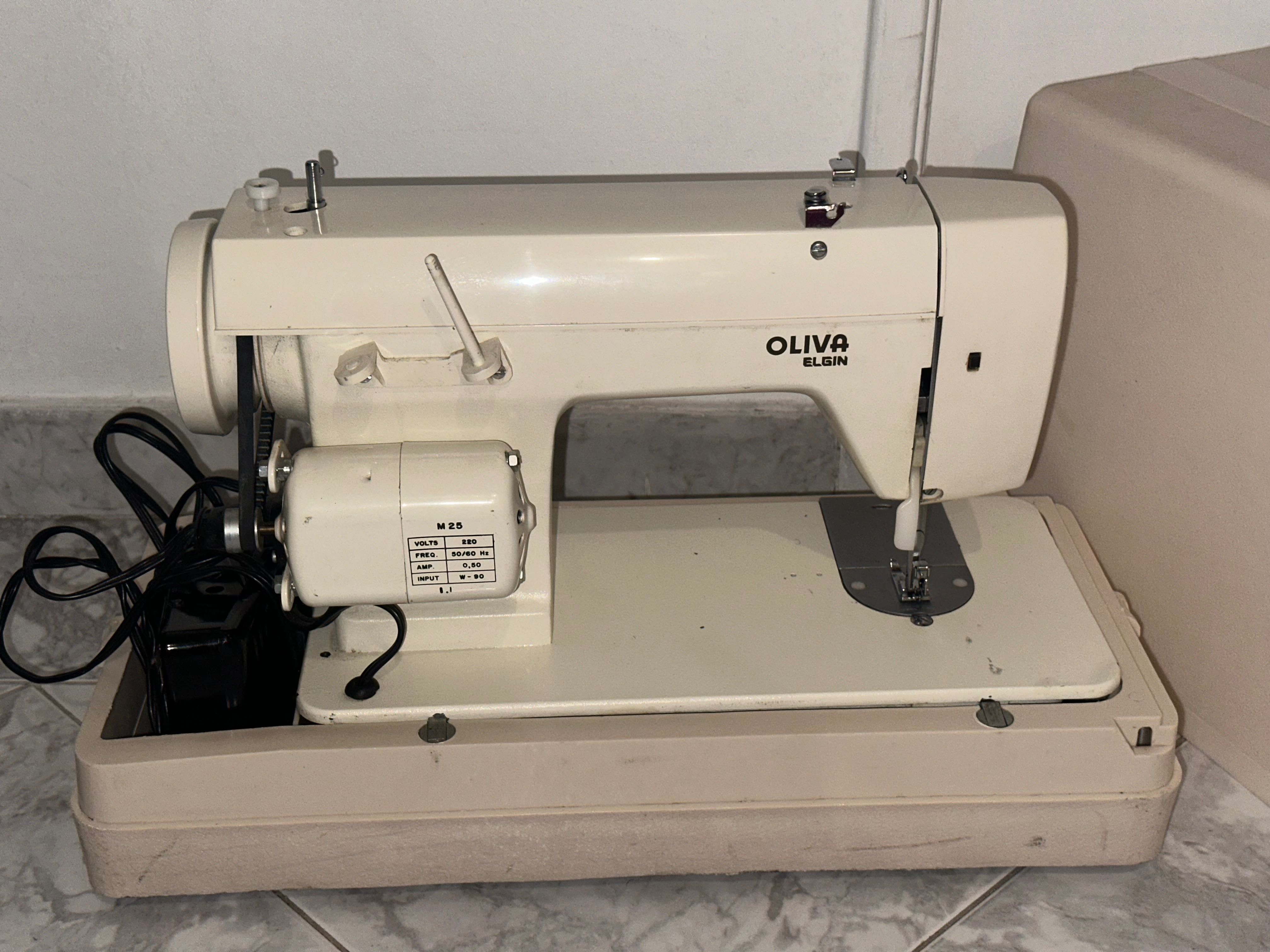 Máquina de Custura Oliva Elgin