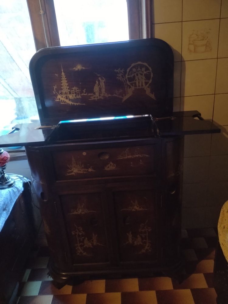 Bar Estilo Macau com Incrustações