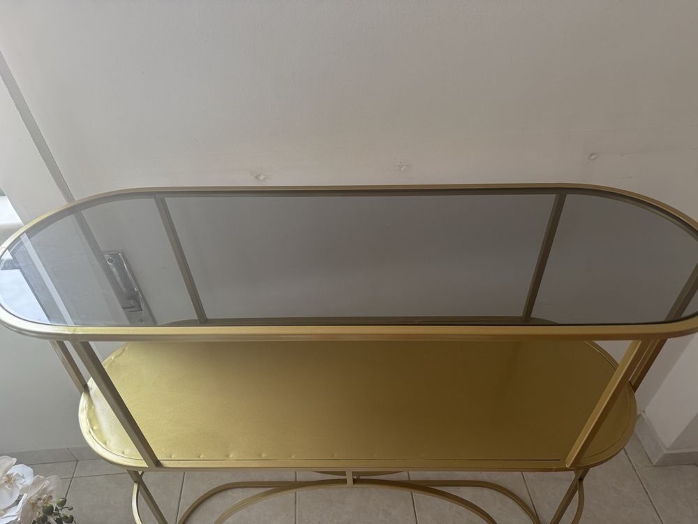 Vendo movel consola/ aparador  em dourado com tampo vidro