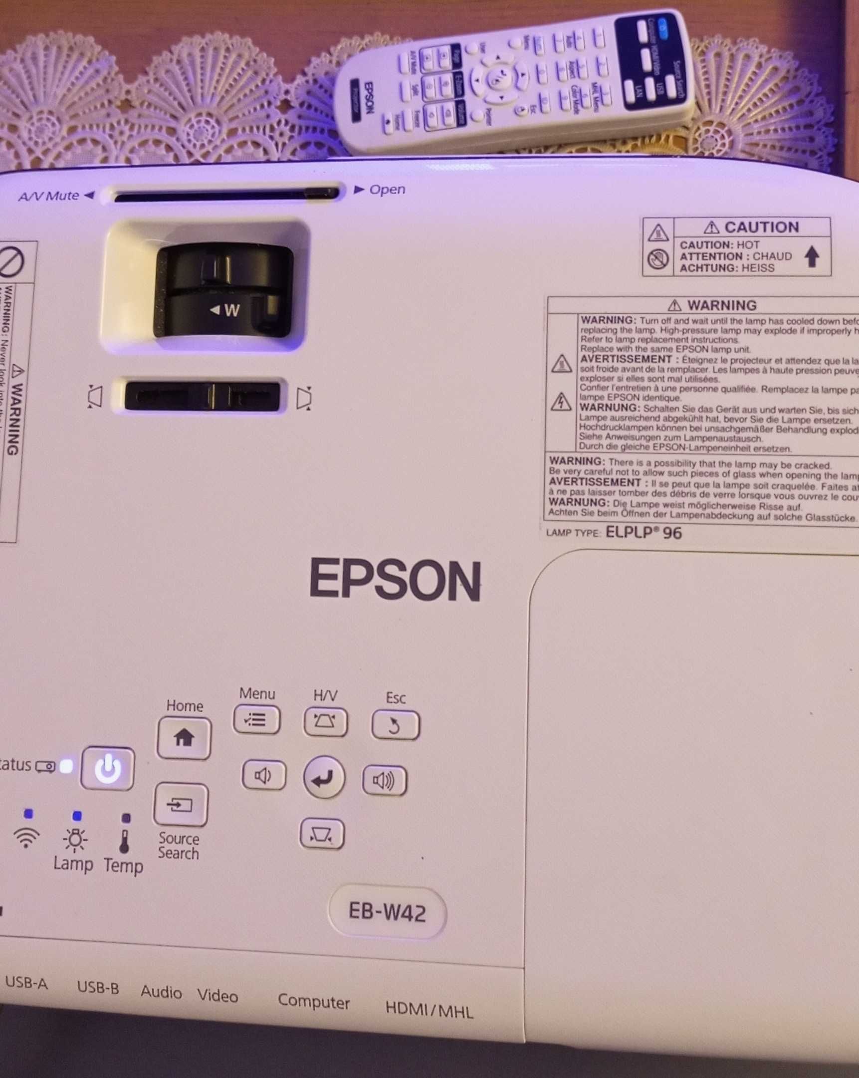 проектор Epson EB-W42  в идеальном состоянии