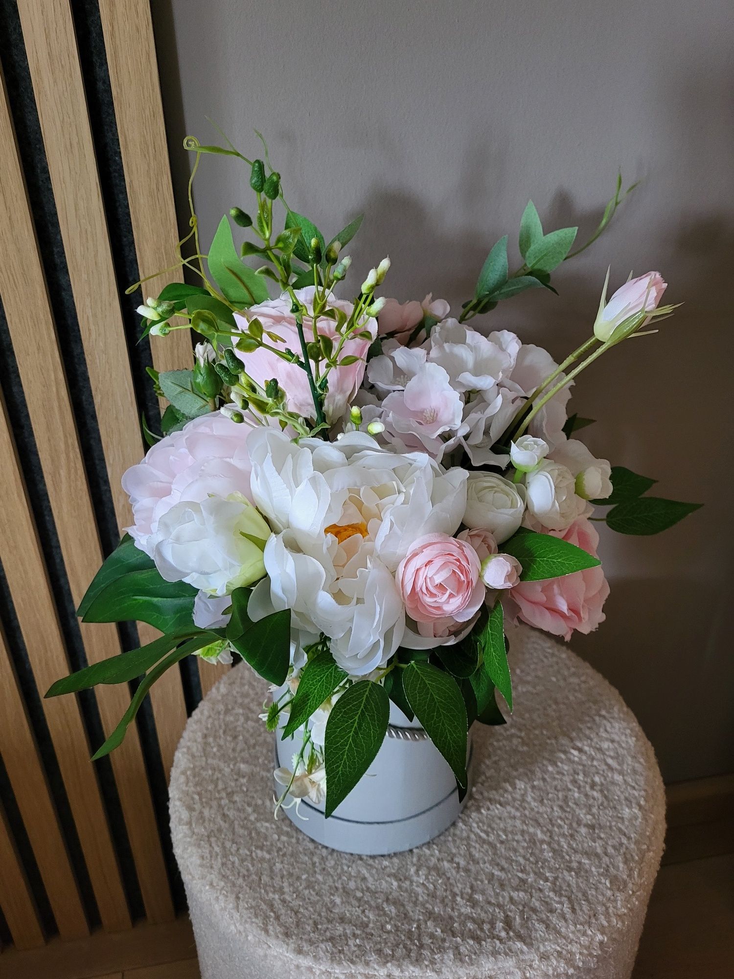 Duże pastelowe flowerboxy róże peonie hortensje wesele komunia