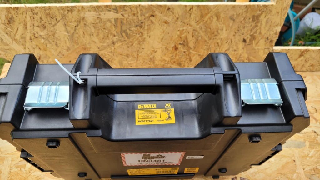 DeWalt dcd777  wkrętarka