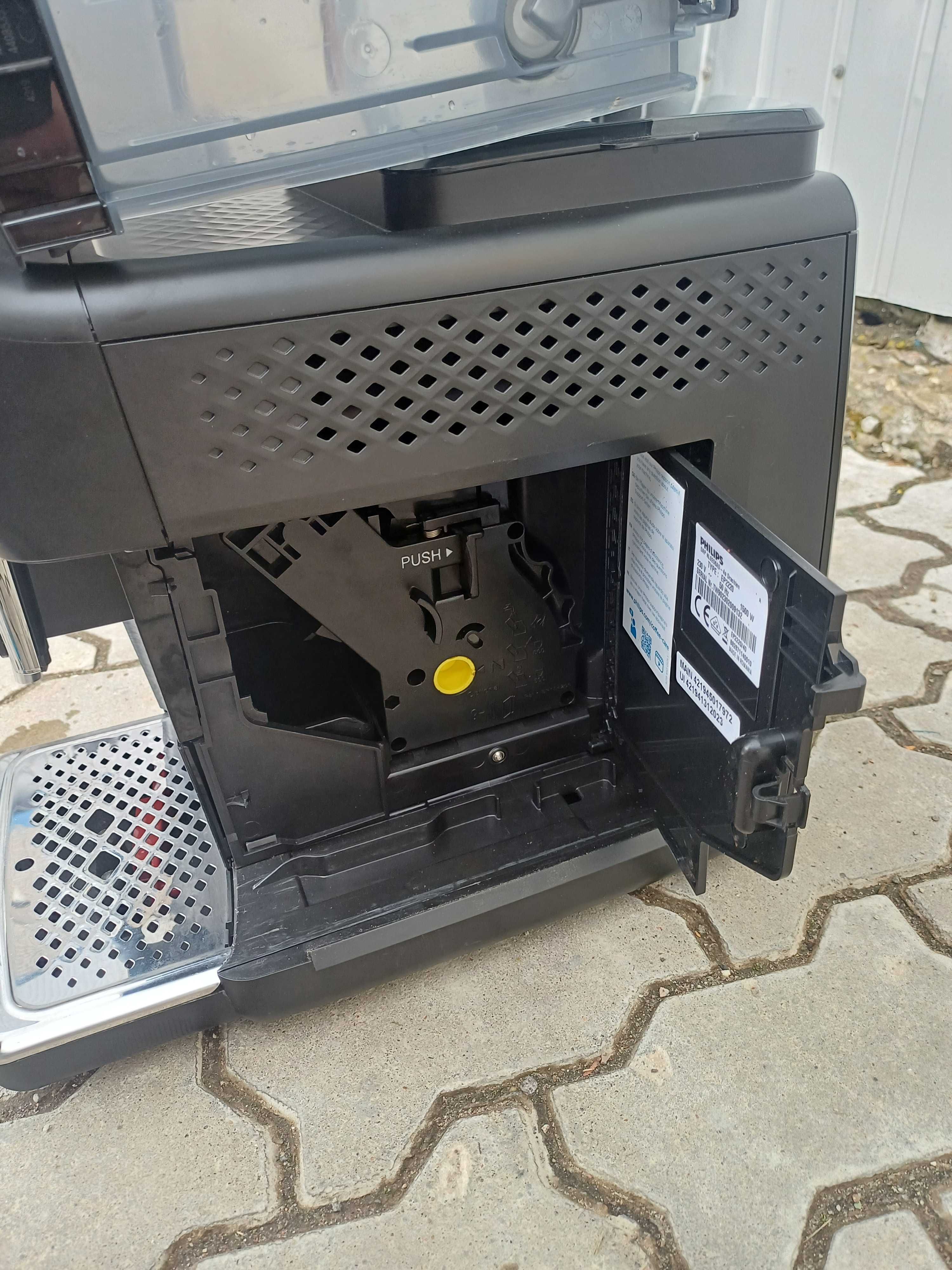 Кавомашина кавоварка Філіпс PHILIPS EP2220 EP2200 Series б/в чорна