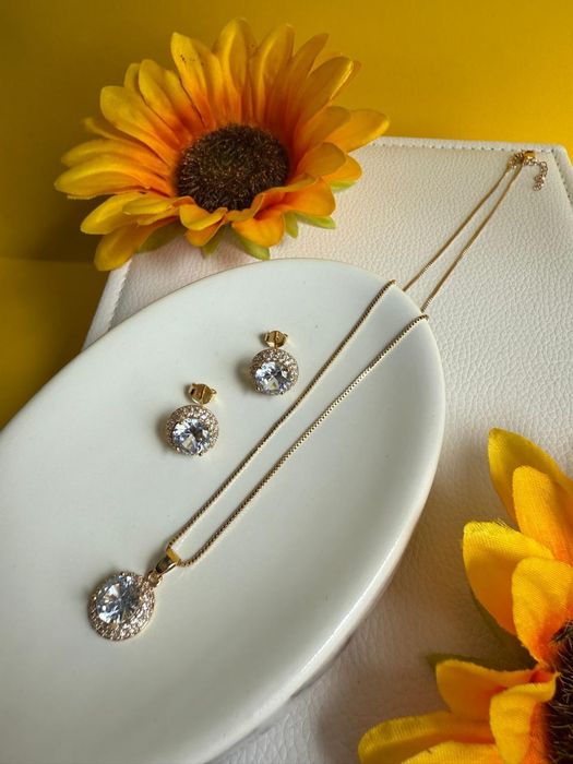 Conjunto folheado a ouro com zirconia,  semijoia de qualidade.