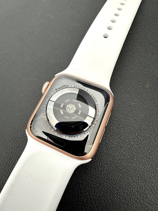 Apple Watch Series 4 — 40mm GPS | Dourado