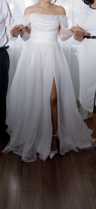 Корсетне весільне плаття з рукавами + фата у подарунок