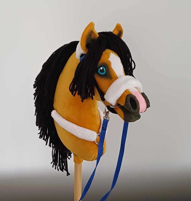 Konik Hobby Horse A4 ze sprzętem bułany mustang