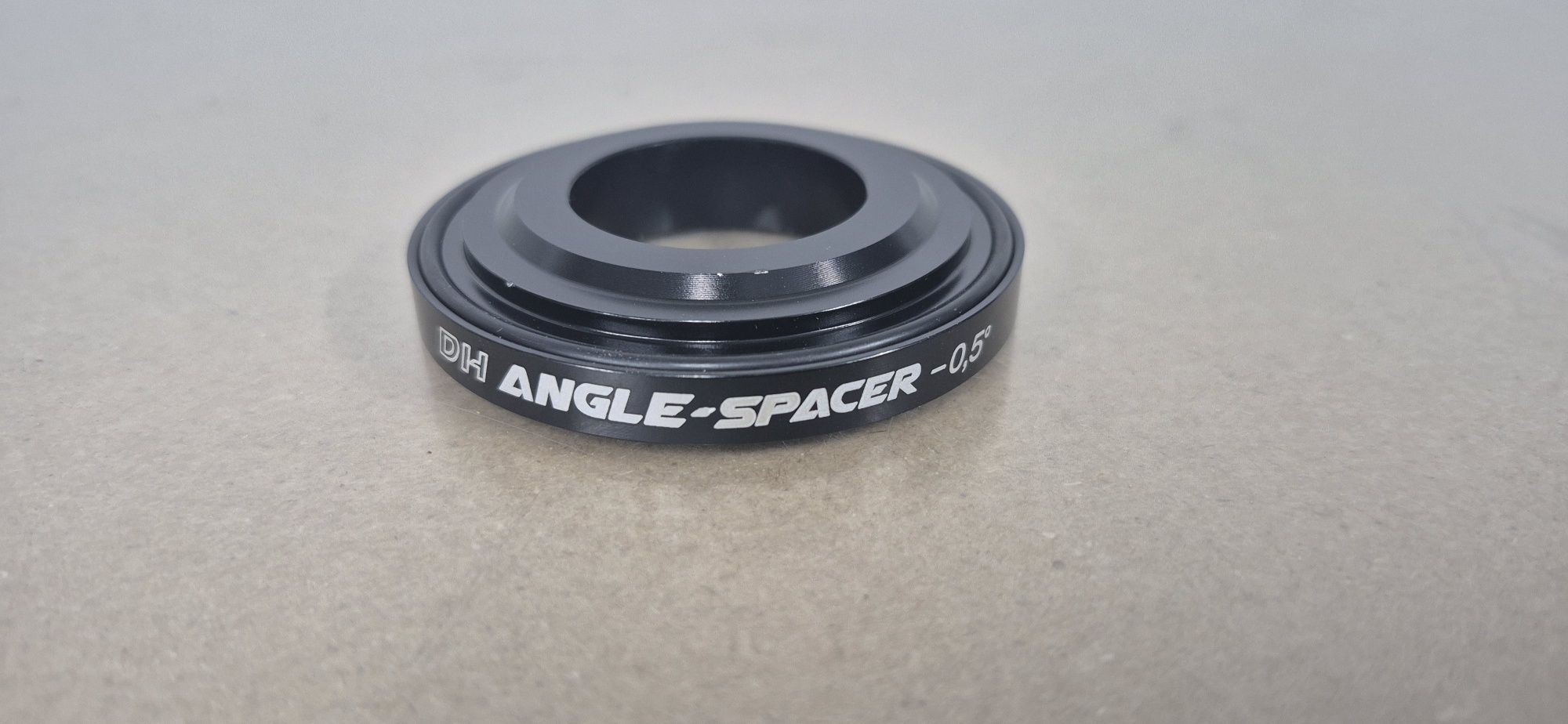 Podkładka Reverse DH Angle Spacer 1 1/8"