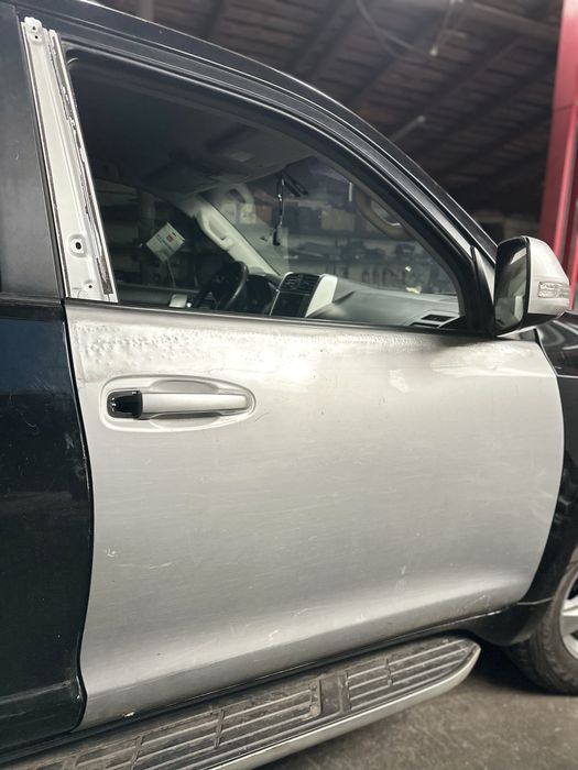 Двері передні праві Toyota Prado 150