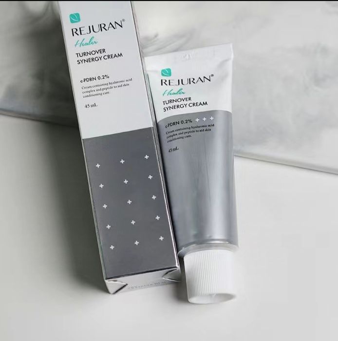 Крем з гілауроновою кіслотою і пептидами