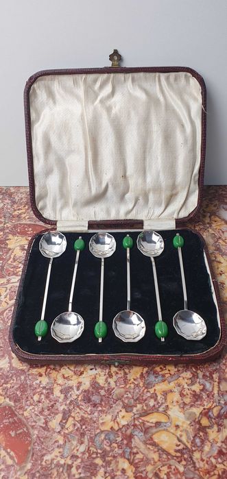 Zestaw pięknych posrebrzanych łyżeczek w stylu Art Deco Antyk, Pudełko