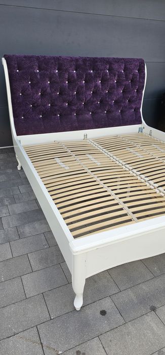 Piękne Łóżko z kamieniami Swarowskiego