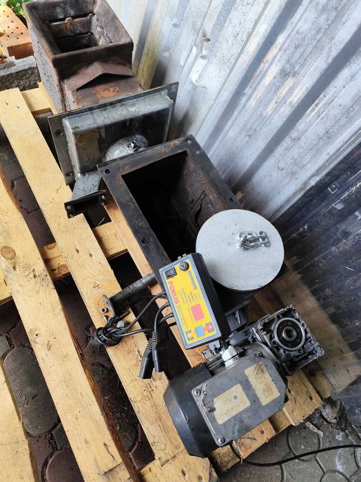 Podajnik do pieca -eko-groszek.