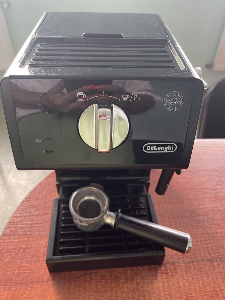 Кофемашинка Delonghi рожковая