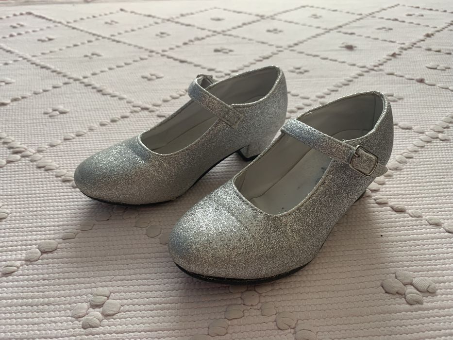 Sapatos prata com glitter