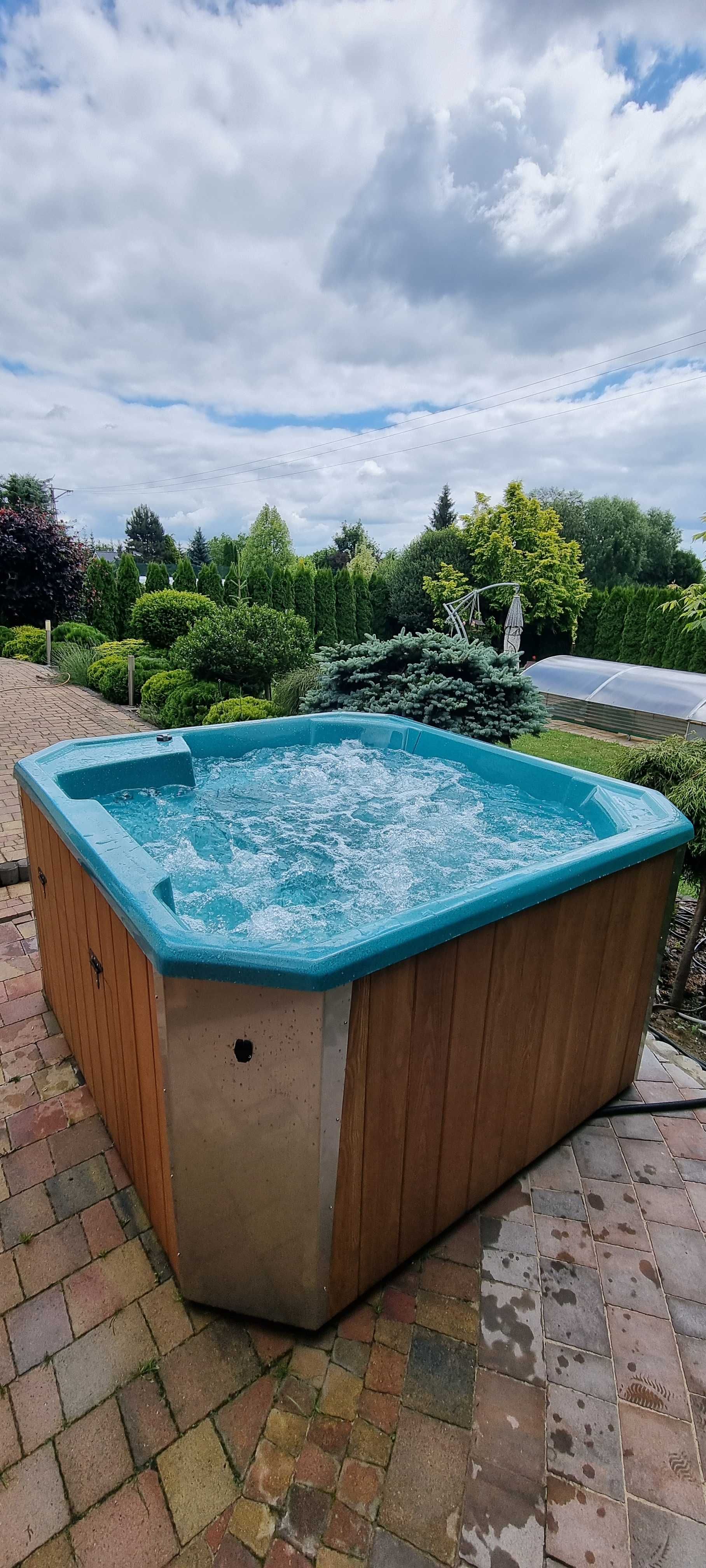 Komplet jacuzzi z sauną