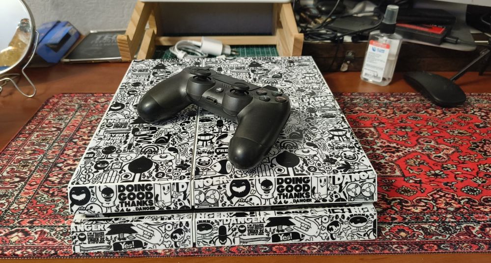 playstation 4 та PS3 slim