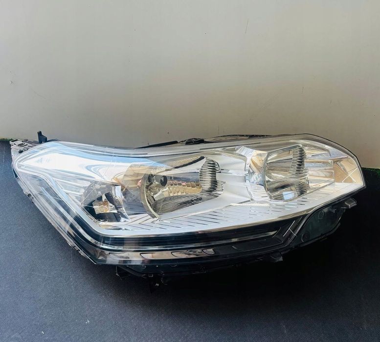 LAMPA PRAWA REFLERTOR PRAWY CITROEN C5 III ZWYKŁA HALOGENOWA  LED DZIENNY