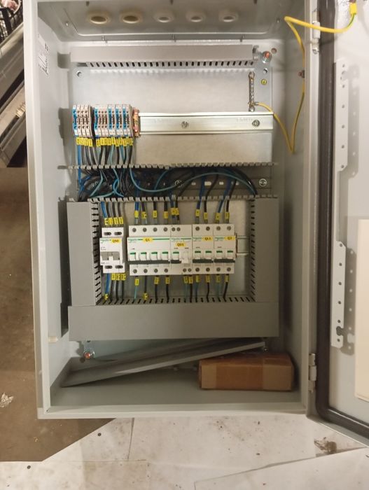 Щиток електричний розподільчий Schneider