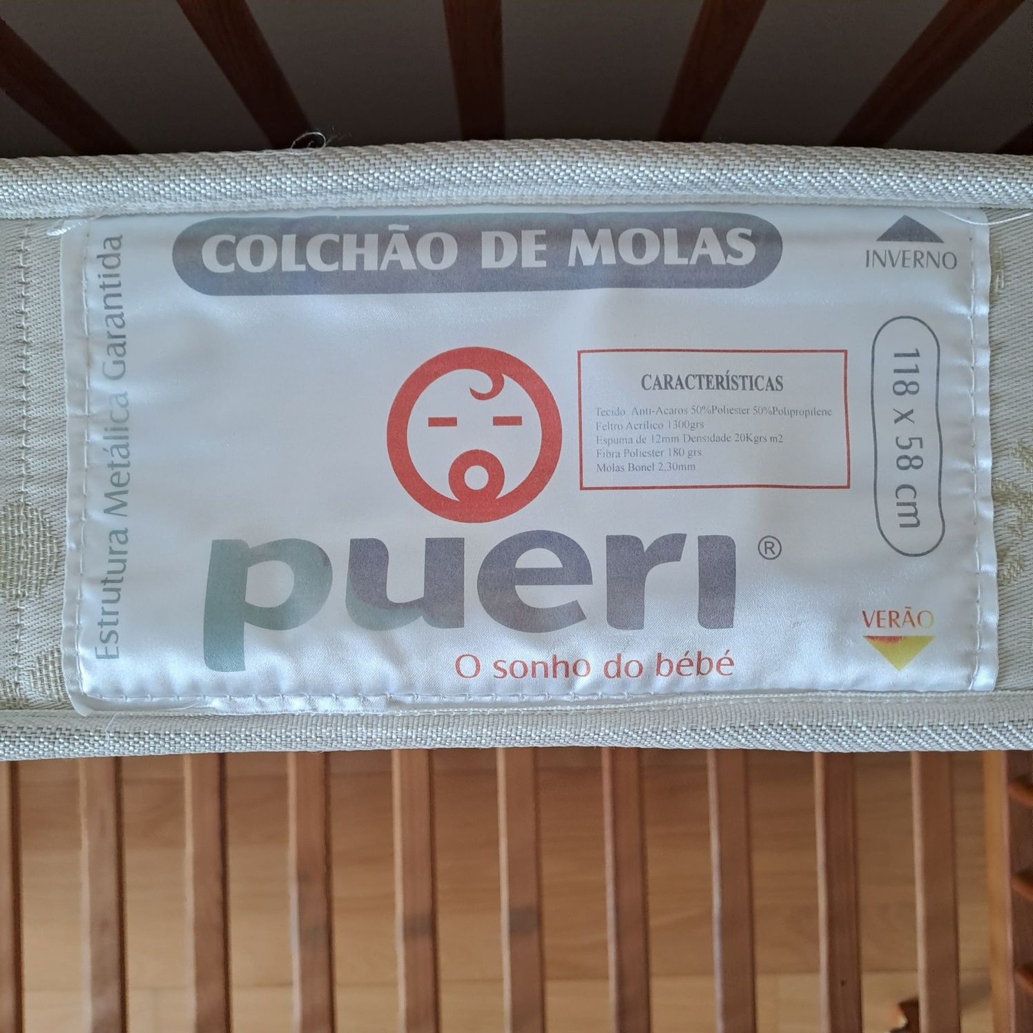 Cama bebé em pinho com colchão