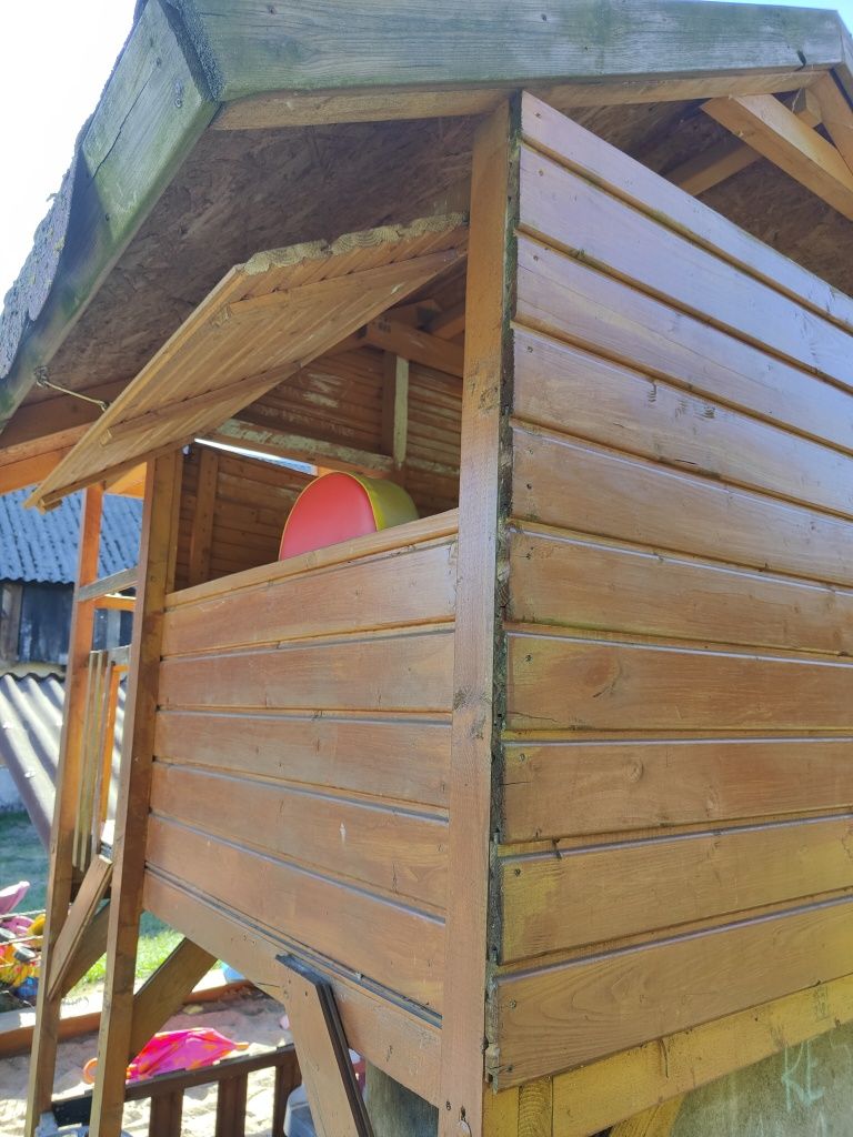 Domek drewniany do zabawy dla dzieci